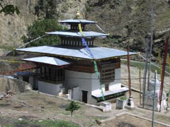 Gom Kora (1)